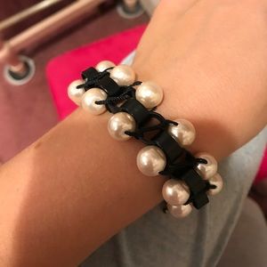 Cool pearl bracelet